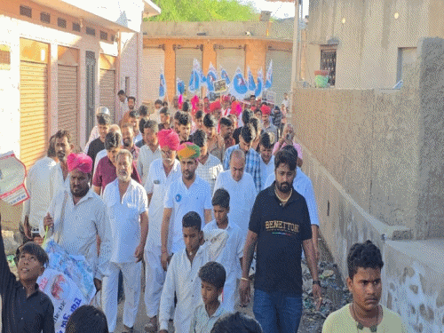 कांग्रेस-नेता की नशे के खिलाफ पदयात्रा, गांव-गांव जागरूकता संदेश:ठाकराराम माली बोले-सबको आवाज उठाने की जरूरत, अन्यथा युवाओं के लिए गंभीर संकट