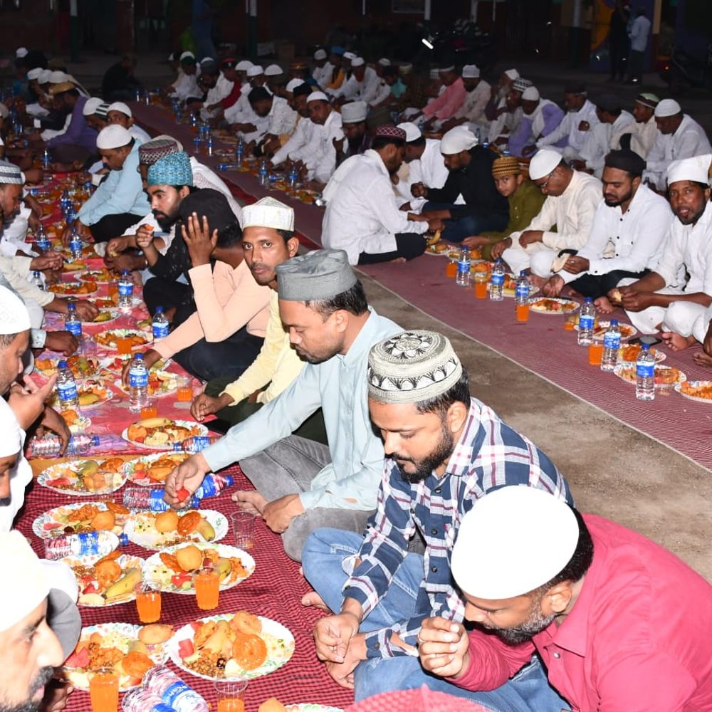 इफ्तार पार्टी में अमन-चैन की मांगी दुआ