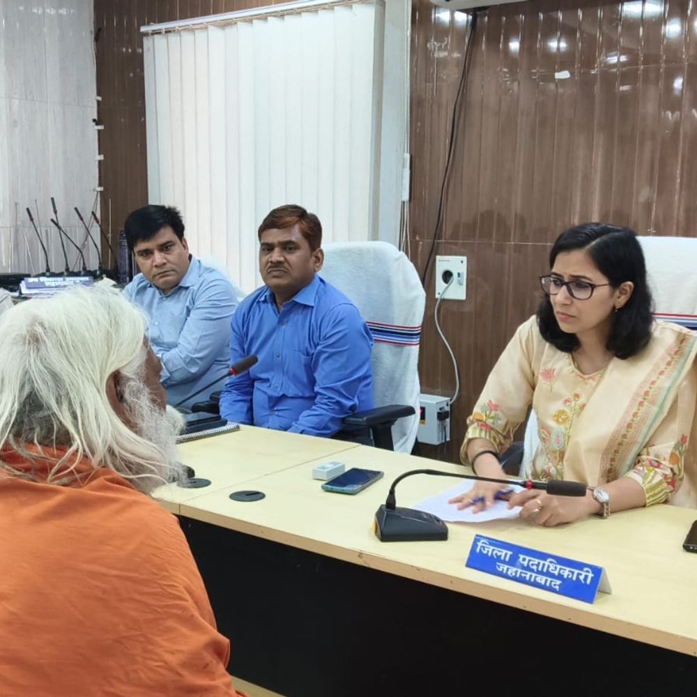 समय-सीमा में समस्याओं का करें निदान: डीएम