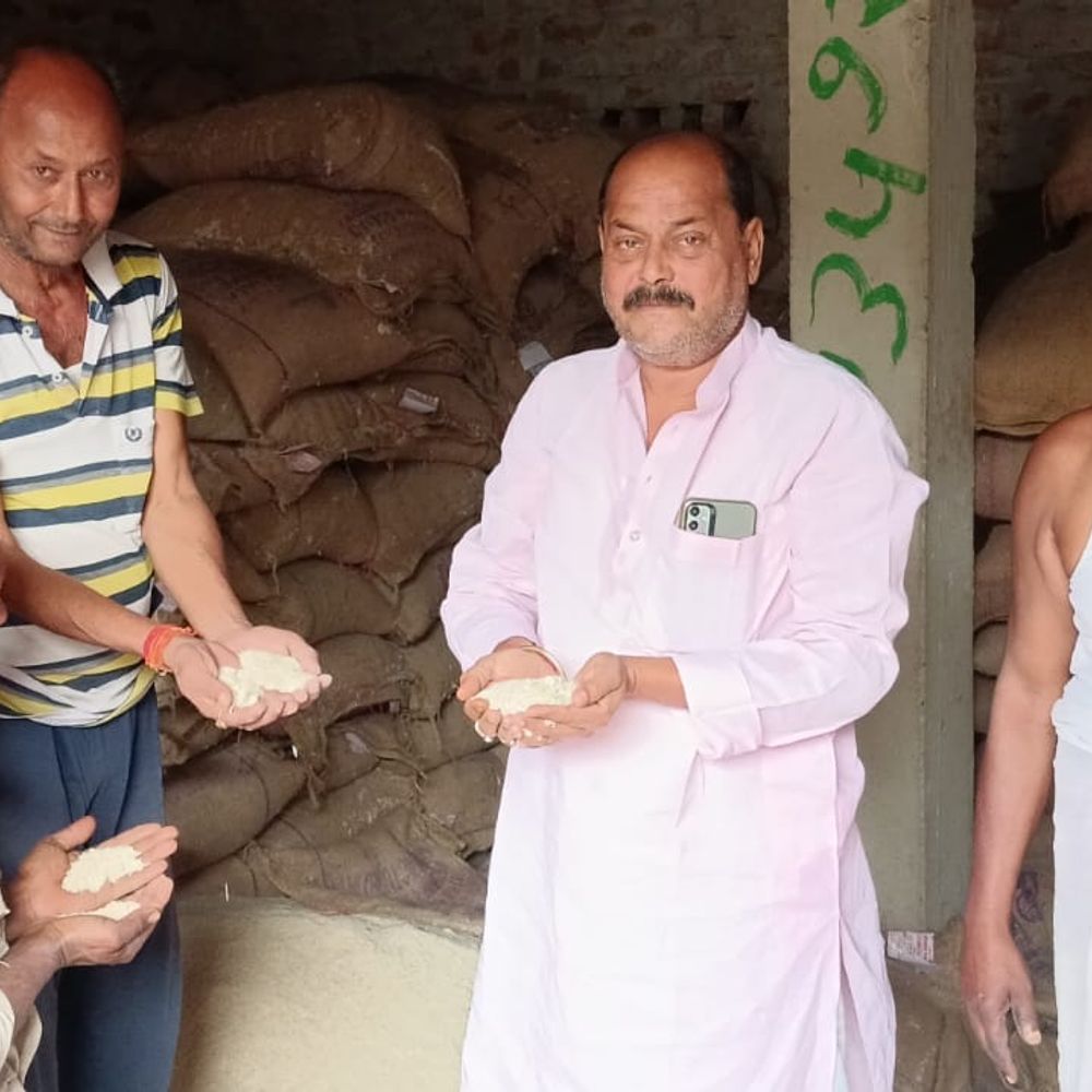 डीलरों को घटिया चावल की आपूर्ति