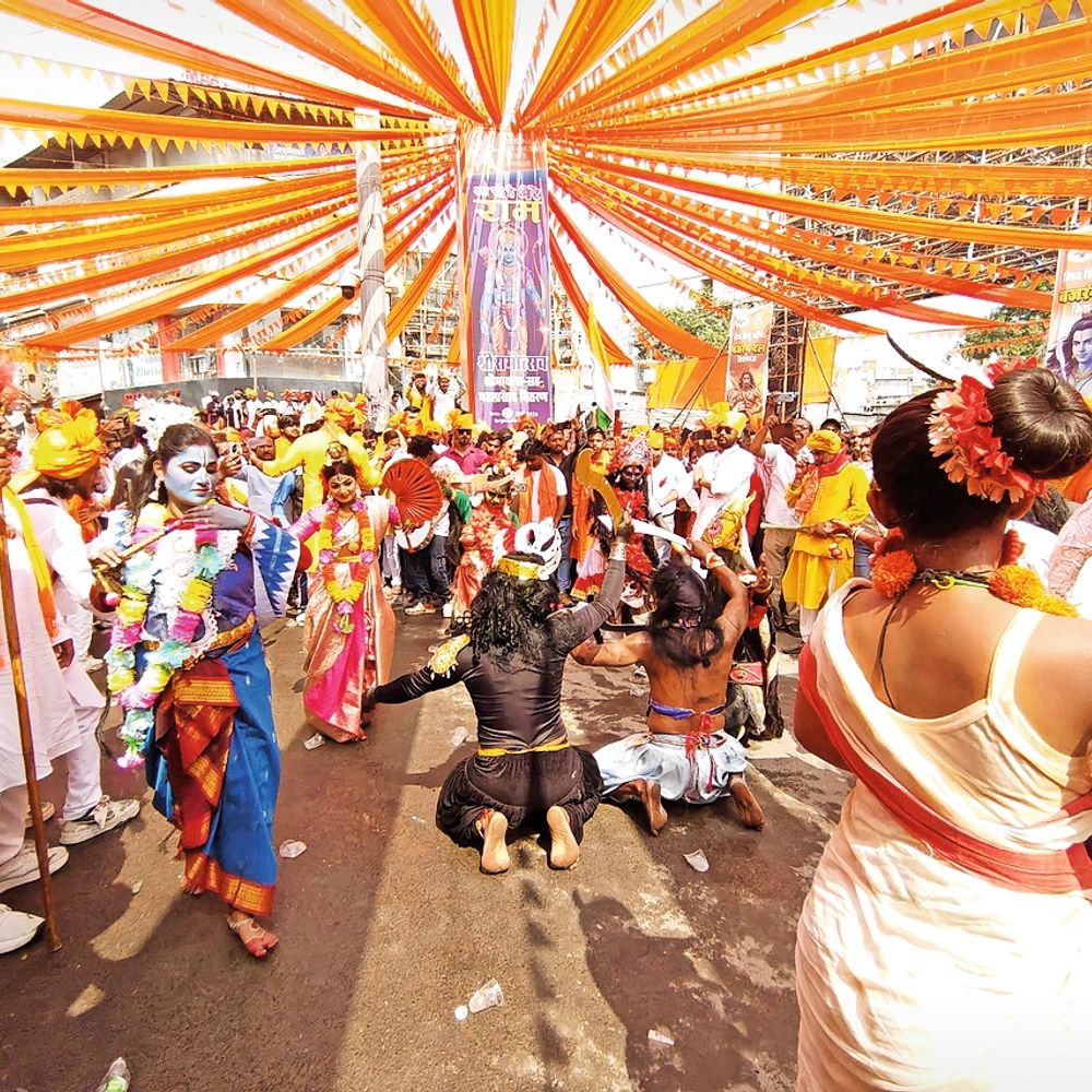 रामनवमी पर निकली भव्य शोभायात्रा हजारों की संख्या में शामिल हुए श्रद्धालु