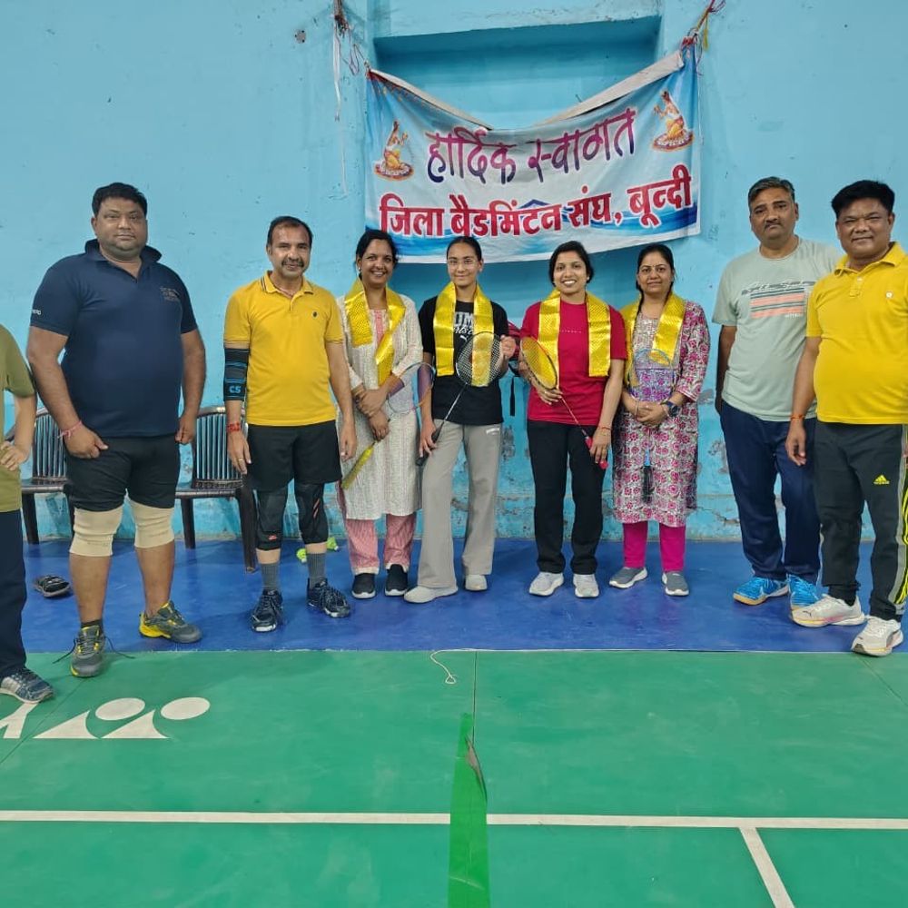 बूंदी में महिला दिवस पर बैडमिंटन मैत्री मैच आयोजित:महिला खिलाड़ियों ने दिखाया कौशल, संघ ने किया सम्मानित