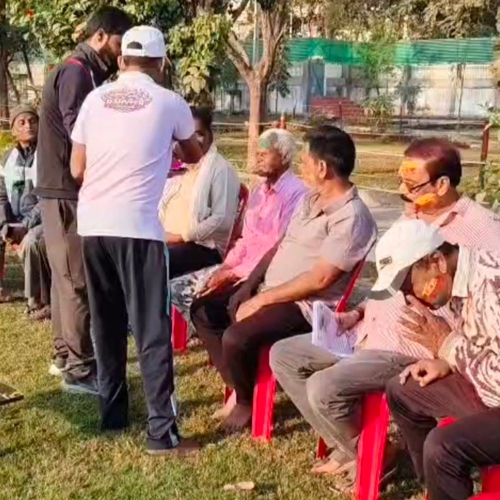 शेखपुरा के श्यामा सरोवर पार्क में होली मिलन:रंग-गुलाल के साथ नेताओं-समाजसेवियों की मौजूदगी, सड़क सुरक्षा का संदेश, कल जिले भर में होली