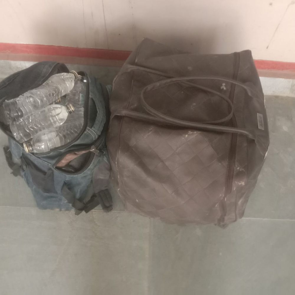 राजनगर में 26 लीटर नेपाली शराब बरामद:दो तस्कर गिरफ्तार, थाना प्रभारी बोले- अवैध शराब बिक्री के खिलाफ कार्रवाई जारी रहेगी