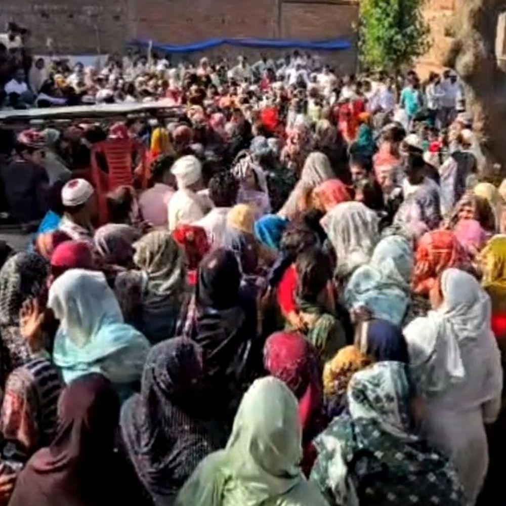 फर्रुखाबाद में सड़क हादसे में दो चचेरे भाइयों की मौत:घर पहुंचा दोनों चचेरे भाइयों के शव, शाम को उठा जनाजा