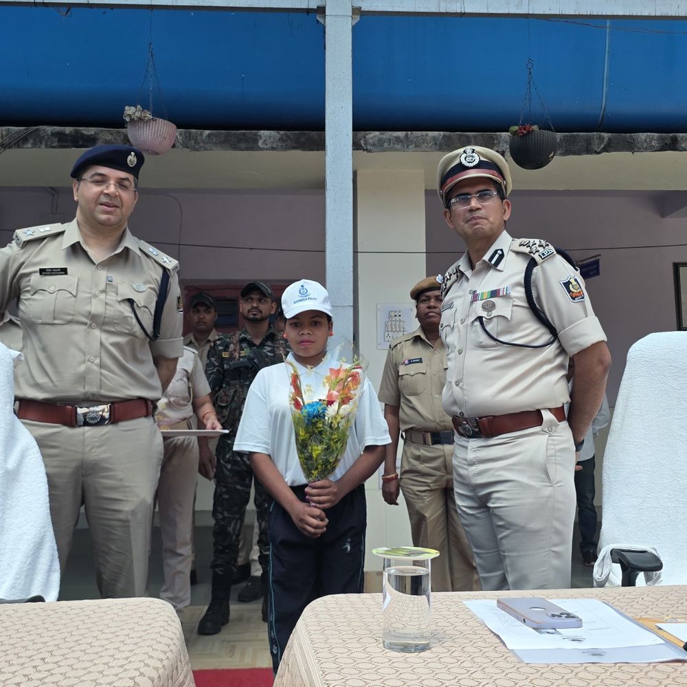 महिला नक्सली मोगड़ी होनहागा ने किया सरेंडर:संगठन में शोषण से परेशान होकर मुख्यधारा में लौटी, सारंडा क्षेत्र में रही थी सक्रिय