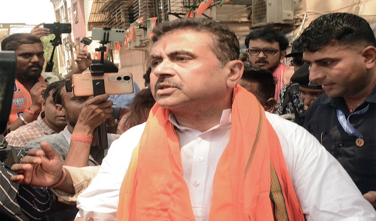 West Bengal में सियासी बवाल, Mamata Banerjee के ‘Poster’ वाले बयान पर BJP पहुंची Election Commission