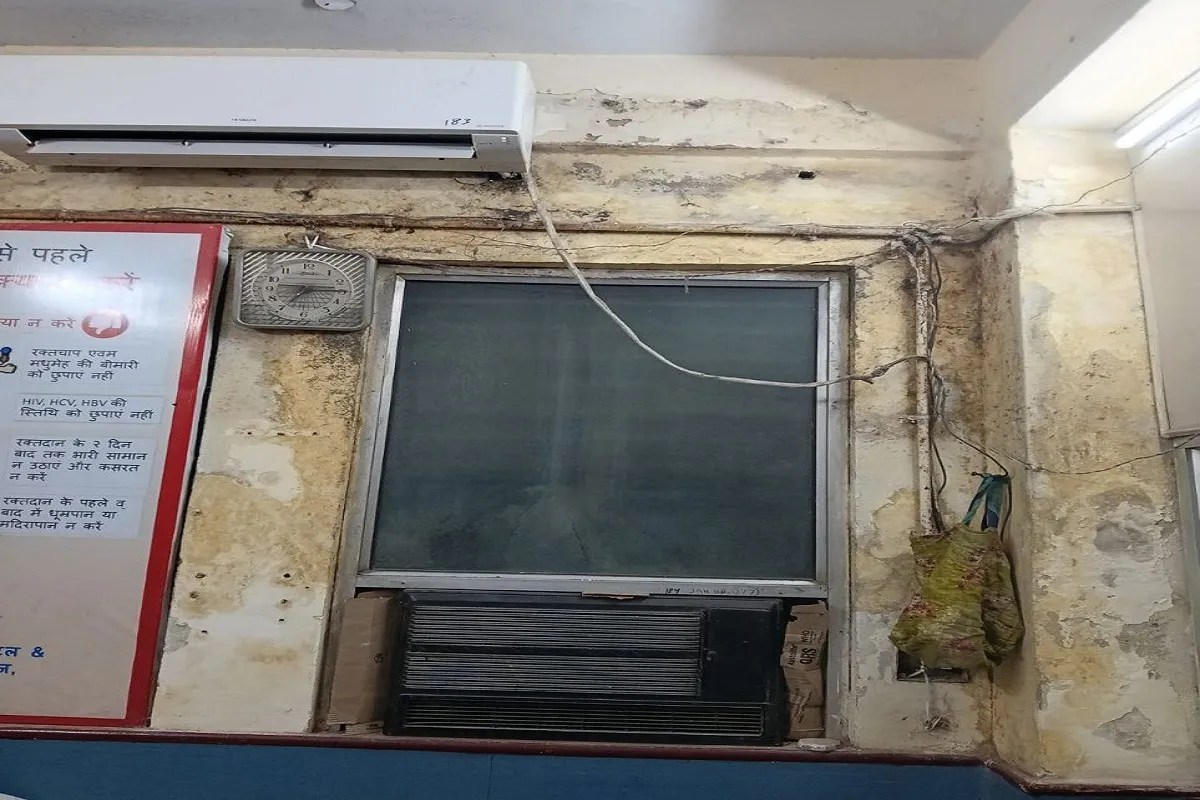 हाल ए जेएएच…जर्जर भवन में ब्लड बैंक, छत से गिरता प्लास्टर, मरीजों की सुरक्षा खतरे में