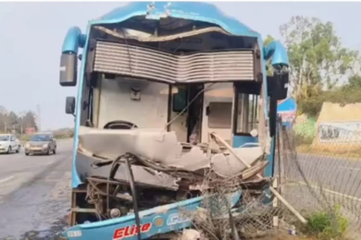 ड्राइवर को आई झपकी और बस का हुआ एक्सीडेंट, 4 लोगों की हुई मौत