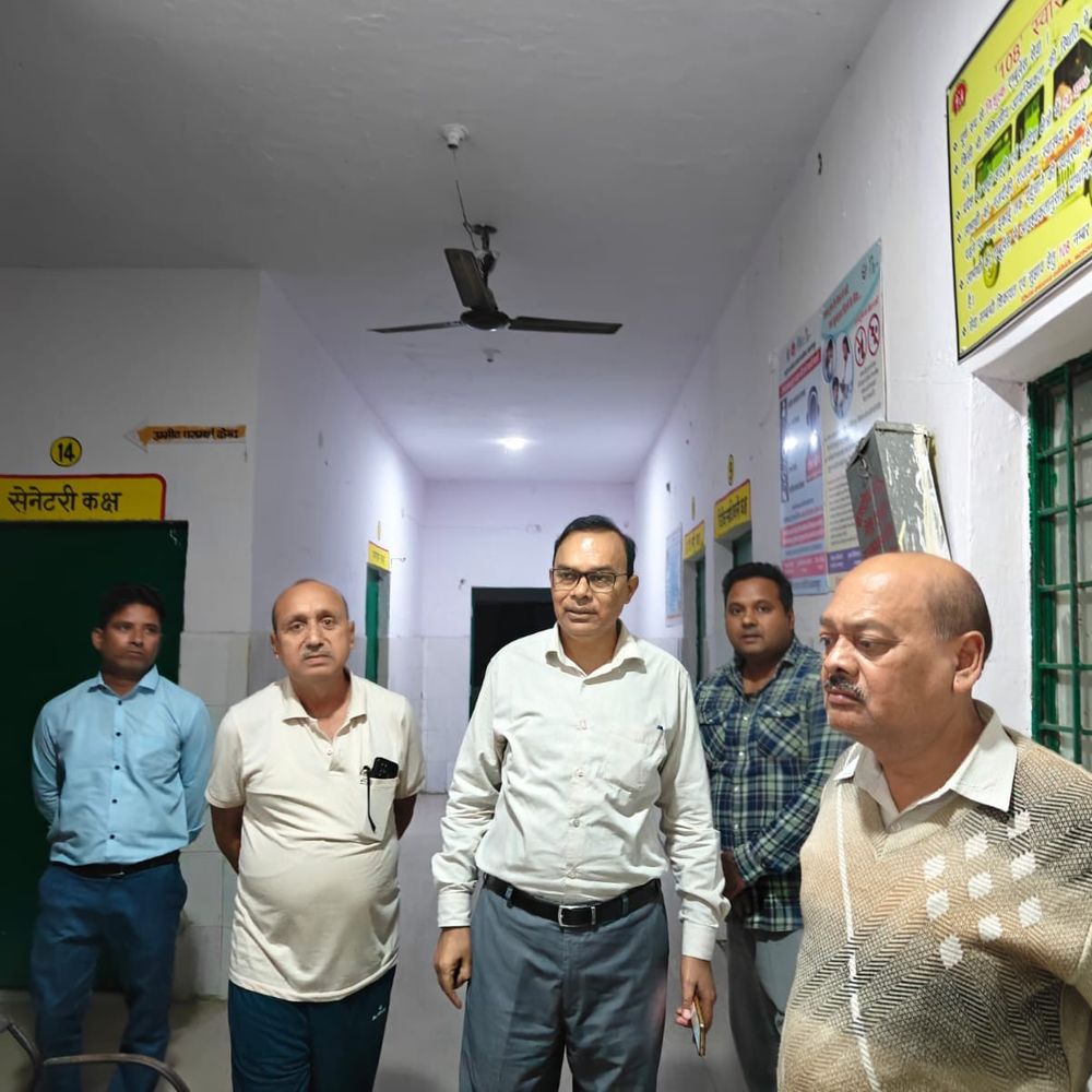 सीएमओ के निरीक्षण में दो डॉक्टर अनुपस्थित:बलरामपुर सीएचसी में लापरवाही आई सामने, कार्रवाई के निर्देश दिए