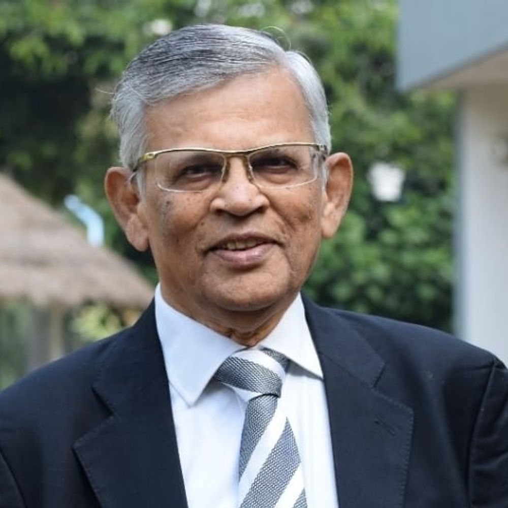 पद्मश्री डॉ. बुधेंद्र जैन को राजकीय सम्मान:चित्रकूट के सदगुरु परिसर स्टेडियम में गार्ड ऑफ ऑनर के साथ पंचतत्व में विलीन