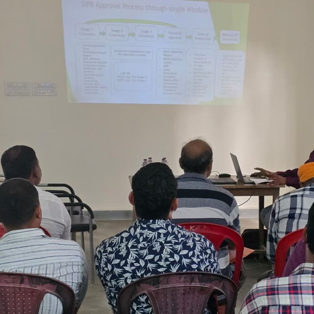 मधुबनी में उद्यमियों के साथ सेमिनार:उद्योग विस्तार और नए निवेश को बढ़ावा देने पर चर्चा