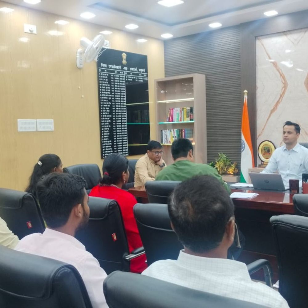 मधुबनी में ‘सबका सम्मान-जीवन आसान’ जन संवाद:अवैध कब्जा और निर्माण, पीएम आवास योजना और प्रमाण-पत्र समस्याओं पर सुनवाई