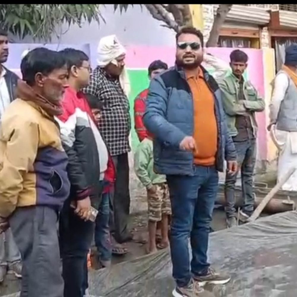 बदायूं में बीजेपी नेताओं से ग्रामीणों की झड़प, VIDEO:सड़क निर्माण की गुणवत्ता पर विवाद, कहा- मानक के अनुसार नहीं बनाई गई