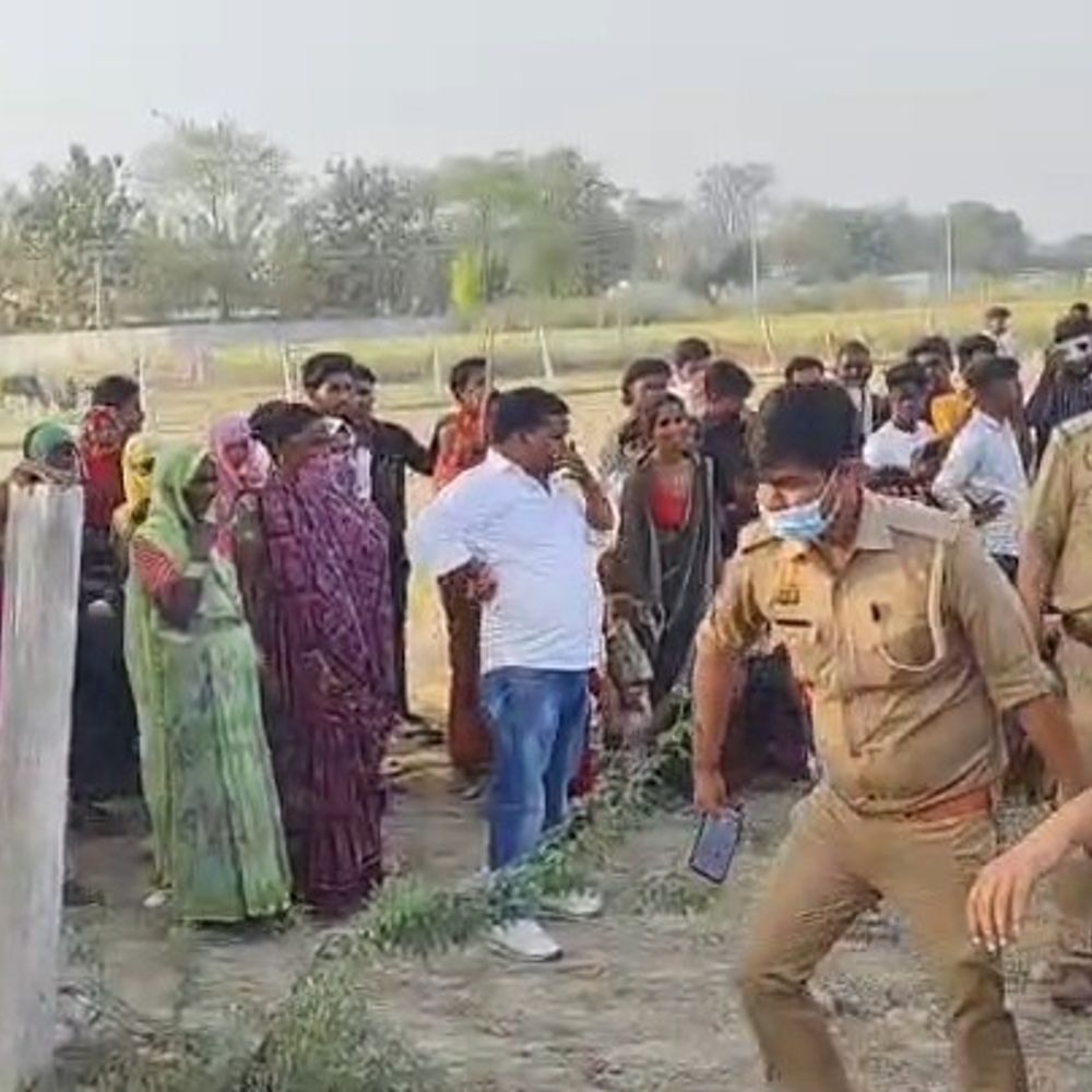 उन्नाव में खेत में मिला युवक का शव:दो-तीन दिन पुराना होने की आशंका, बॉडी पर नहीं मिले चोट के निशान