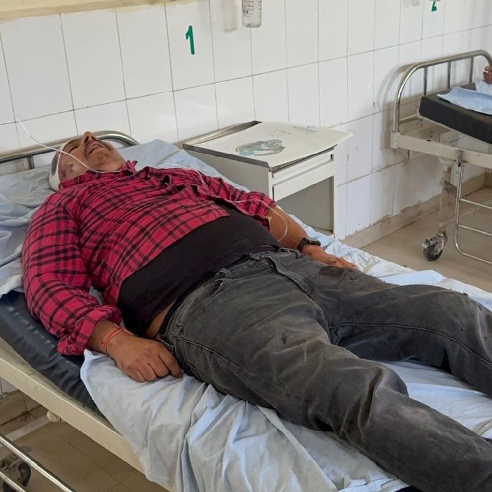 फाजिल्का में बेकाबू हुई कार डिवाइडर से टकराई:अचानक सामने आया बेहसहारा पशु, बचाने की कोशिश में हादसा, ड्राइवर के सिर में लगा कांच