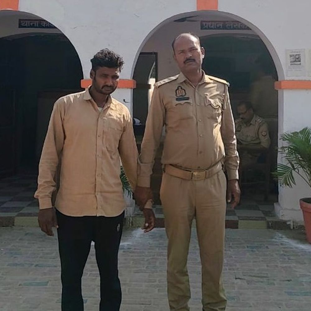 पत्नी की हत्या करने वाला पति गिरफ्तार:संभल में इकलौते बेटे के सामने पीट-पीटकर मार डाला था, भाभी पर भी FIR