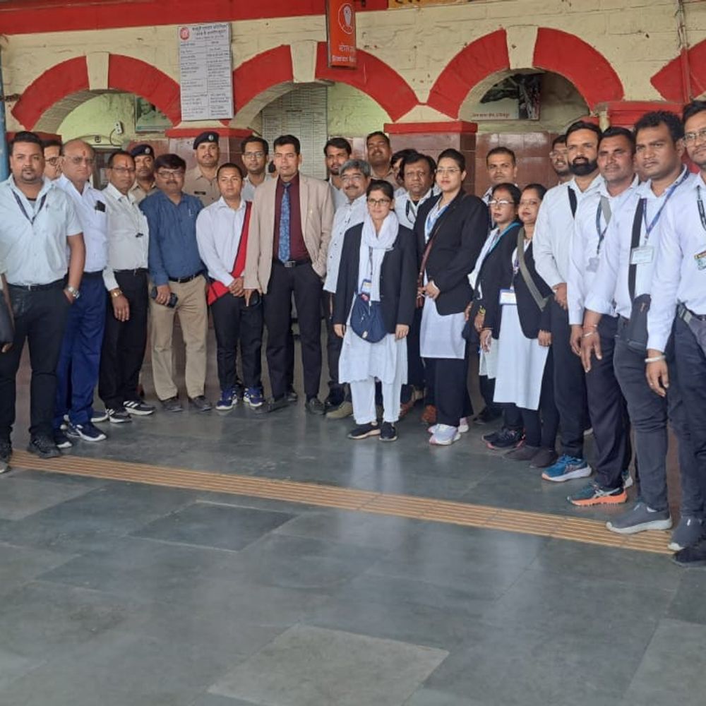 ललितपुर रेलवे स्टेशन पर टिकट चेकिंग अभियान:60 यात्री बिना टिकट पकड़े गए, 52,390 रुपये जुर्माना वसूला