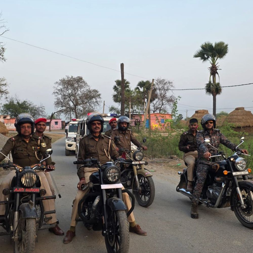 गया में पुलिस ने होली पर निकाला फ्लैग मार्च:शांति व्यवस्था बनाए रखने और सुरक्षा का भरोसा दिलाने के उद्देश्य से किया गश्त