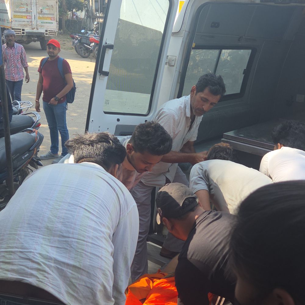 तीन बाइक की टक्कर में 17 वर्षीय युवक की मौत:अरवल में दो गंभीर घायल, छोटे भाई को परीक्षा दिलाने गया था