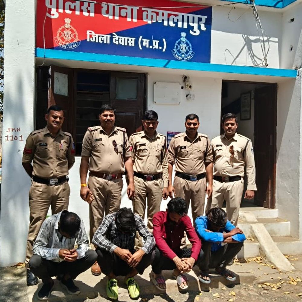 देवास के कमलापुर में हंगामा, 4 आरोपी गिरफ्तार:सार्वजनिक स्थान पर विवाद कर बिगाड़ रहे थे शांति, पुलिस ने घेराबंदी कर दबोचा