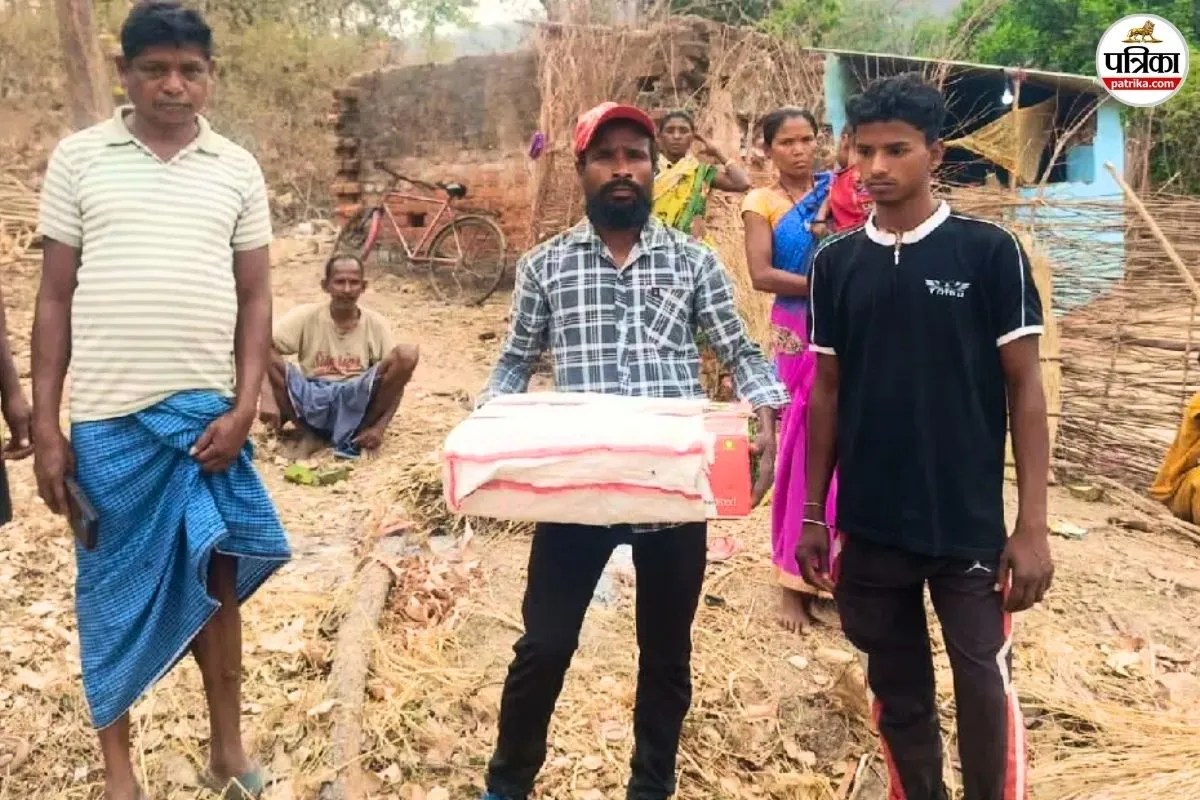 नहीं मिली एम्बुलेंस, कार्डबोर्ड के डिब्बे में मृत बच्चे का शव लेकर घर लौटा पिता; वीडियो देख भर आएंगी आंखें