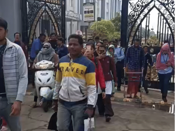 पीपुल्स यूनिवर्सिटी को फिर उड़ाने की धमकी:कॉलेज कैंपस खाली कराया गया; ई-मेल में लिखा- सायनाइड पॉइजन बम रखे हैं, दोपहर 12:15 बजे ब्लास्ट करेंगे