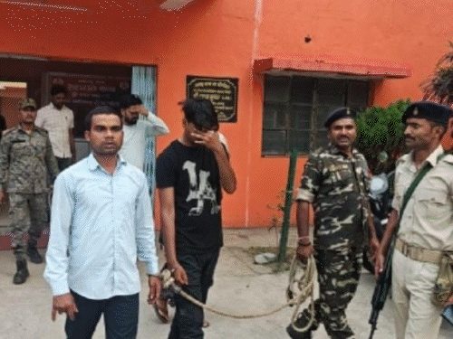 झारखंड में जेईई मेंस सेंटर पर सेंध:रामगढ़ में मॉनिटर बदलकर मदद की साजिश बेनकाब, तीन धराए, 70 मॉनिटर और तीन मोबाइल जब्त