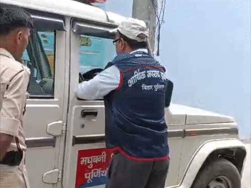 किशनगंज SDPO गौतम कुमार के 6 ठिकानों पर रेड:पूर्णिया में ससुराल से भारी मात्रा में जेवरात मिले; कैश गिनने के लिए मशीन मंगाई गई