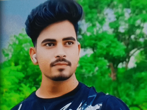 चतरा में कोर्ट से लौट रहे युवक की हत्या:बोलेरो सवार अपराधियों ने ओवरटेक किया, चार राउंड गोलियां चलाई, सीने में लगी गोली