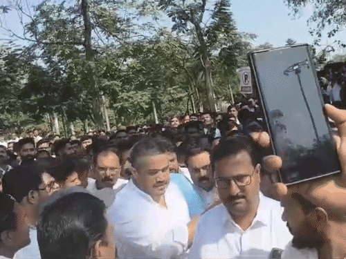 अजित पवार प्लेन क्रैश मामला:भतीजे रोहित का सवाल- CID ने VSR के मालिक से पूछताछ की या मेहमाननवाजी की, अभी तक FIR क्यों नहीं