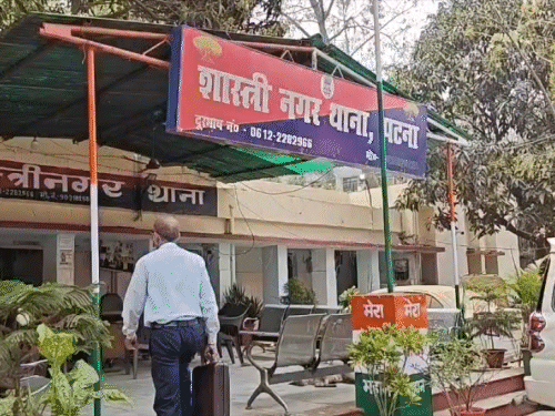 पटना में सीतामढ़ी के थानेदार के खिलाफ एफआईआर:लिवइन रिलेशन में रहने के बाद गर्लफ्रेंड को छोड़ा, लड़की बोली; मैं सुसाइड कर लूंगी