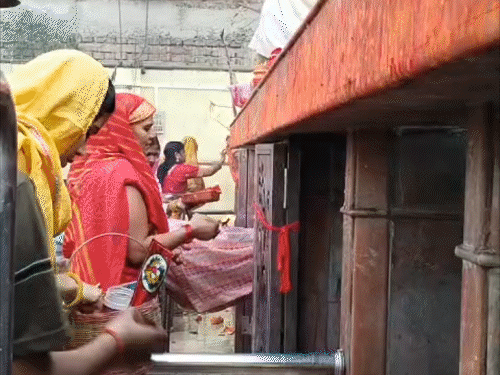 आज से चैत्र नवरात्रि की शुरुआत, मां शैलपुत्री की पूजा:बेगूसराय के मंदिरों में उमड़ी भीड़, सुबह से ही पहुंच रहे श्रद्धालु; माता रानी से सुख-समृद्धि की कामना