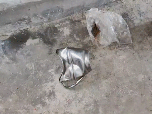 कोडरमा में आंगनबाड़ी केंद्र व स्कूल में चोरी:विद्यालय के दरवाजे भी तोड़े, आंगनबाड़ी से एक माह का राशन और बर्तन चोरी