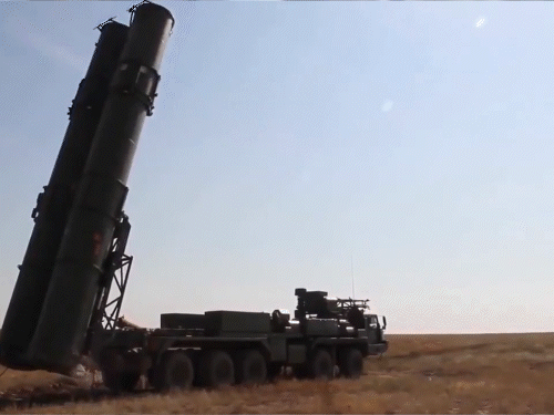 भारत रूस से 5 S-400 ‘सुदर्शन’ डिफेंस सिस्टम खरीदेगा:पाकिस्तान-चीन सीमा पर तैनात किया जाएगा; वायुसेना ने इसे ऑपरेशन सिंदूर में गेम चेंजर बताया था