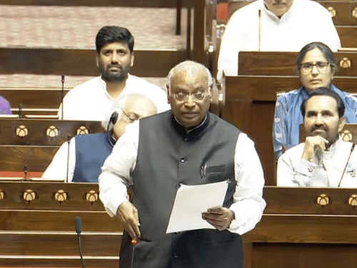 बजट सत्र का दूसरा चरण, दूसरा दिन:लोकसभा स्पीकर के खिलाफ प्रस्ताव पर चर्चा संभव; विपक्ष चुनाव आयुक्त के खिलाफ भी प्रस्ताव की तैयारी में