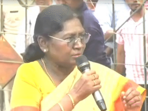 राष्ट्रपति कार्यक्रम स्थल विवाद-गृहसचिव ने बंगाल सरकार से रिपोर्ट मांगी:आज शाम तक देनी होगी; ममता सरकार ने प्रोग्राम वेन्यू सिलीगुड़ी बदल दिया था