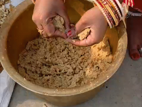 चैती छठ 2026: डूबते सूर्य को आज दिया जाएगा अर्घ्य:गंगा में स्नान कर ठेकुआ-प्रसाद बना रहीं व्रती, पटना के घाटों को सजाया गया