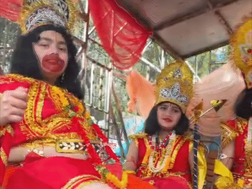 गिरिडीह में मां मथुरासिनी पूजा पर निकली भव्य शोभायात्रा:झांकियां और भक्ति गीत बने आकर्षण का केंद्र, जगह-जगह हुआ स्वागत