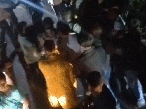 पूर्णिया में 2 पक्षों के बीच जमकर मारपीट:बारात में रास्ता मांगने पर हुआ विवाद, दोनों गुट से चार लोग घायल; थाने में शिकायत