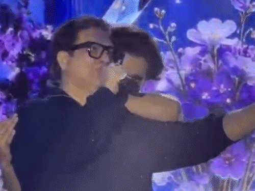 पिता का गाना सुन स्टेज पर रो पड़े अमाल मलिक:पालतू कुत्ते की मौत के बाद टूट गए थे, फादर को ‘सबसे सफल फेलियर बताया