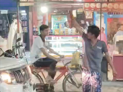 बेगूसराय में नशे में धुत युवक का हाई वोल्टेज ड्रामा:डायल-112 की गाड़ी पर बरसाए घूंसे; ASI को दिया धक्का, महिला सिपाही से भी बदतमीजी