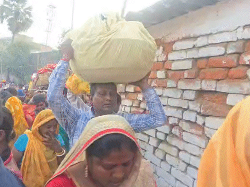 उदीयमान भगवान सूर्य को व्रतियों ने दिया अर्घ्य:पूजा के बाद बच्चों ने आतिशबाजी और सेल्फी भी ली, 4 दिवसीय चैती छठ हुआ संपन्न