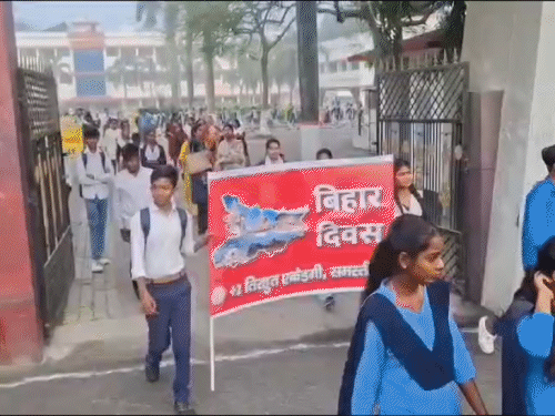 ‘गर्व से कहो कि हम बिहारी हैं’:समस्तीपुर में बिहार दिवस पर प्रभात फेरी-मैराथन दौड़; बच्चों के साथ जिला प्रशासन के अधिकारी हुए शामिल