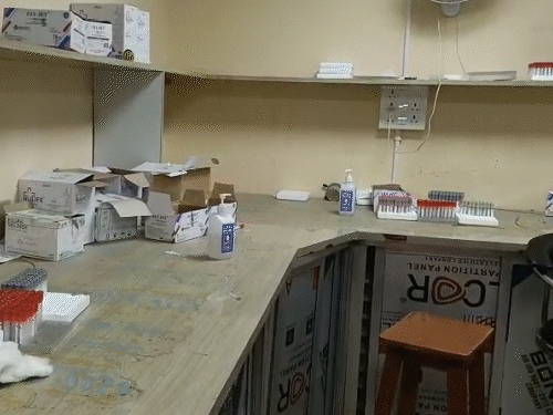 DMCH में यूजी छात्रों और डेटा ऑपरेटर के बीच मारपीट:लगातार दूसरे दिन भी हंगामा, पैथोलॉजी लैब में काम बंद होने से मरीज रहे परेशान