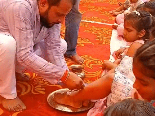 108 कन्याओं का पूजन, नवरात्रि पर दिखी आस्था की झलक:चरण पखारने से लेकर भोजन-विदाई तक निभाई गई पारंपरिक रस्में; नारी शक्ति का दिया संदेश