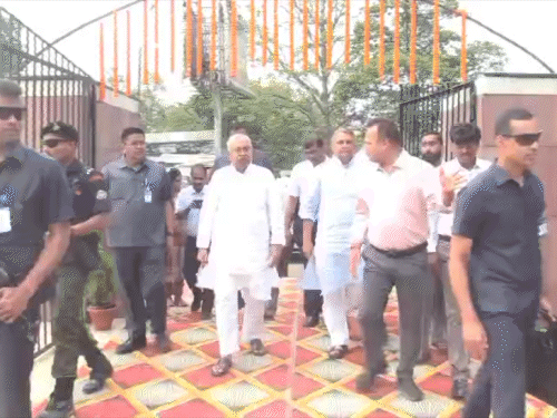 सीएम बोले, निर्माणाधीन योजनाओं को जल्द पूरा कीजिए:पटना में विकास कार्यों का मुख्यमंत्री नीतीश ने किया निरीक्षण, पुराना शवदाह गृह और बेहतर बनेगा