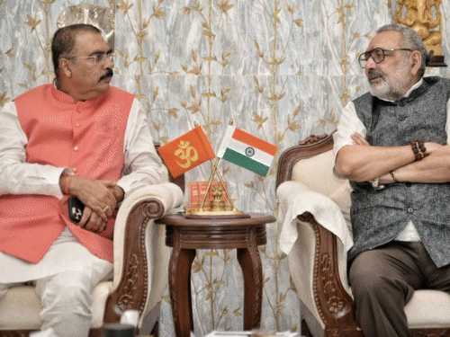 CM रेस-दिल्ली में नहीं मिल रहा टाइम, प्रेम पहुंचे नागपुर:बंद कमरे में शाह से मिले प्रदेश अध्यक्ष, कहा- नीतीश की शपथ के बाद बनेगी नई सरकार