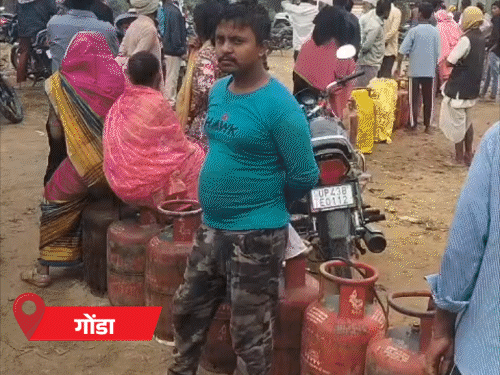 कानपुर में गैस एजेंसी के बाहर लोगों का हंगामा:गोंडा में सपा नेता सिलेंडर लेकर नाले से गैस बनाने निकले, बोले-गेस्ट के लिए चाय बनाऊंगा