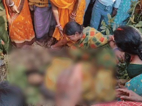 कोडरमा में हाथी के हमले में महिला की मौत:महुआ चुनने गई थी; हाथी ने पटक कर मार डाला, साथ गई महिलाएं जान बचाकर भागी